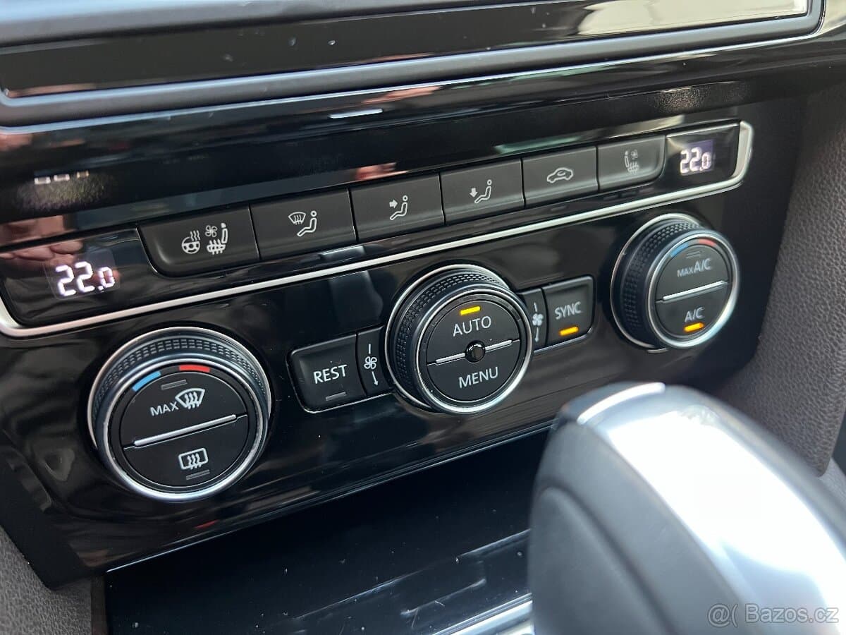 2016 Volkswagen PASSAT - 18