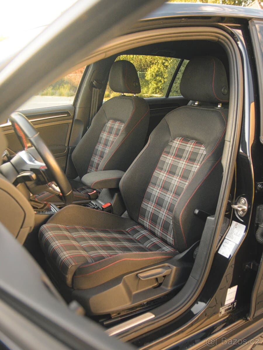 2015 Volkswagen GOLF - 18