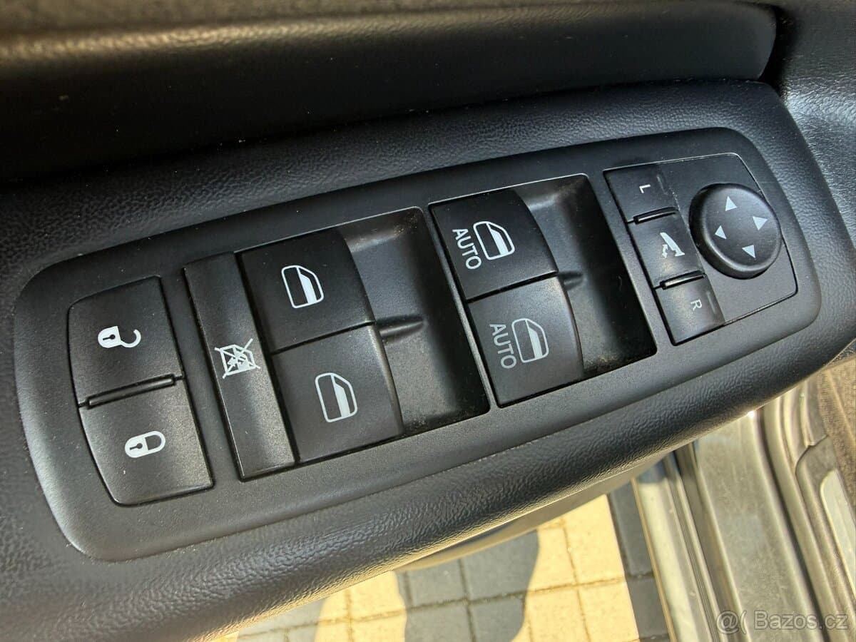 2011 Jeep CHEROKEE - 18