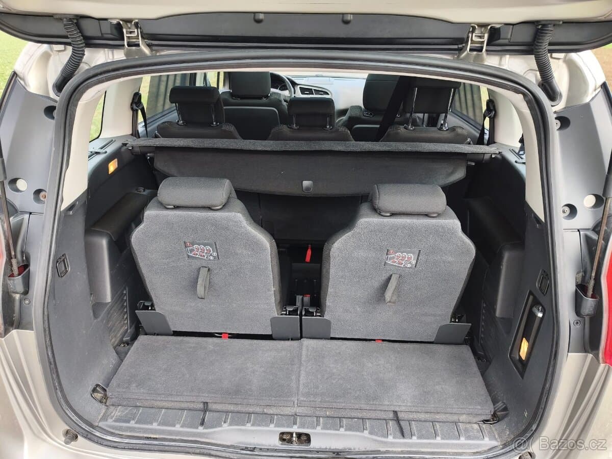 2010 Peugeot 5008 - 18