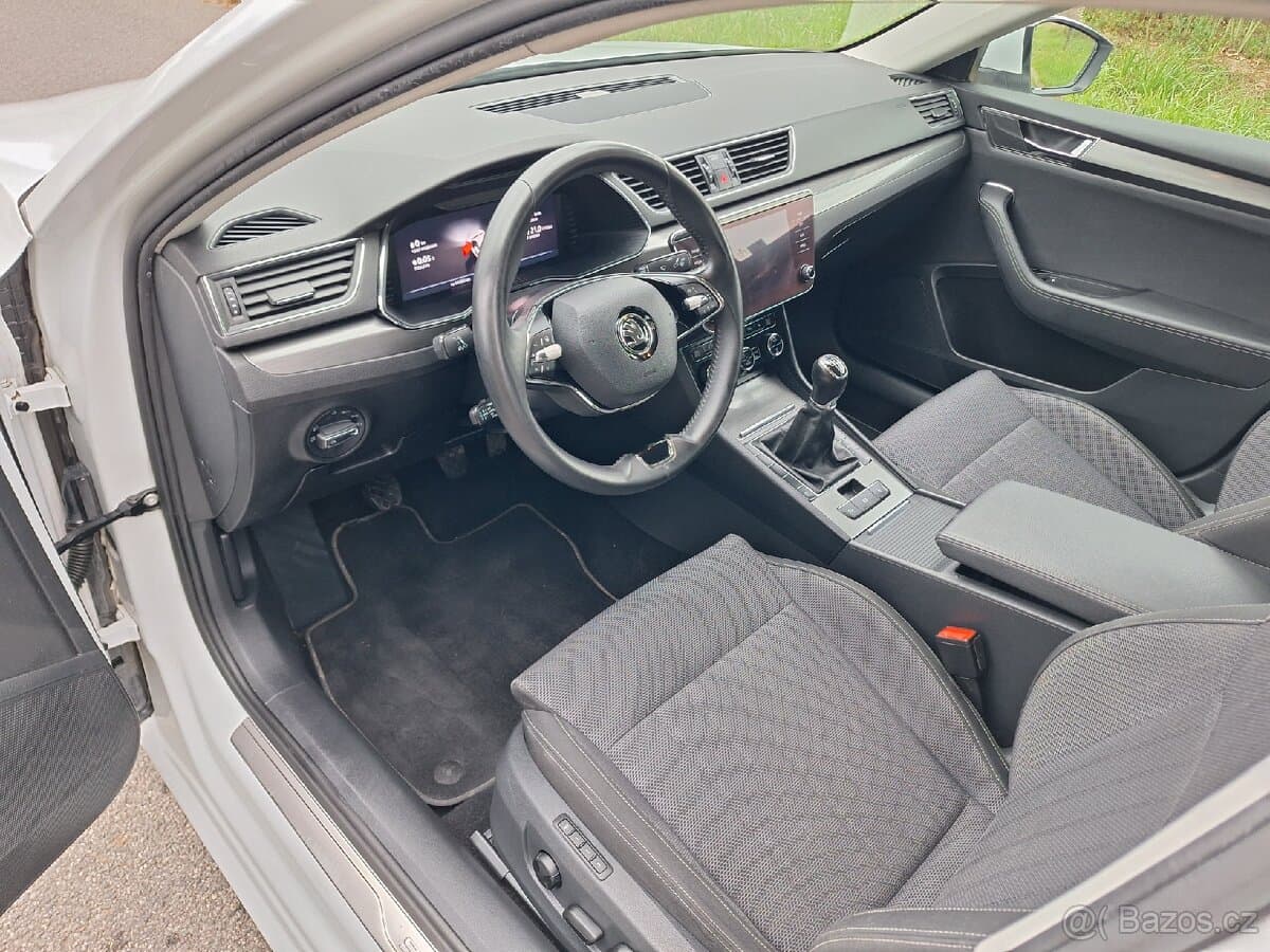 2022 Škoda SUPERB - 18