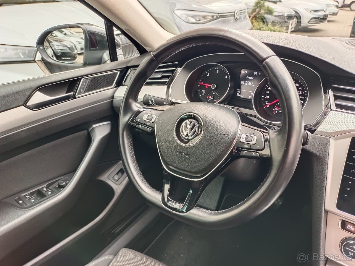 2019 Volkswagen PASSAT - 18