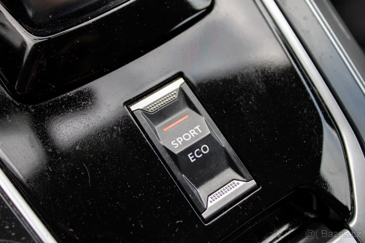 2020 Peugeot 308 - 18