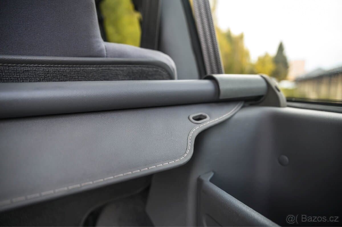 Land Rover DISCOVERY - 18