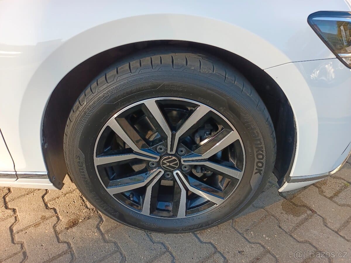 2022 Volkswagen PASSAT - 18