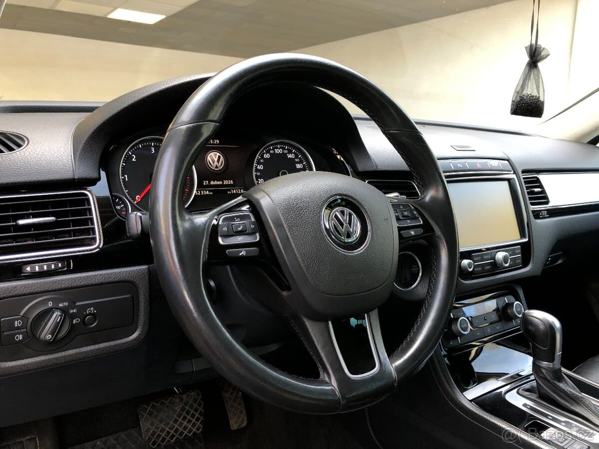 2015 Volkswagen TOUAREG - 18