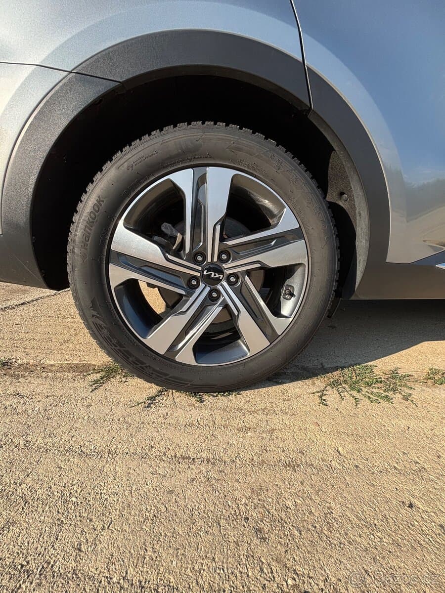 2022 Kia SORENTO - 18