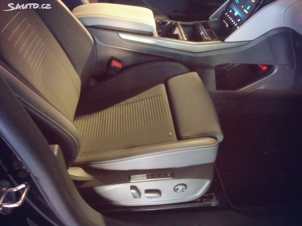 2025 Ford EXPLORER - 18