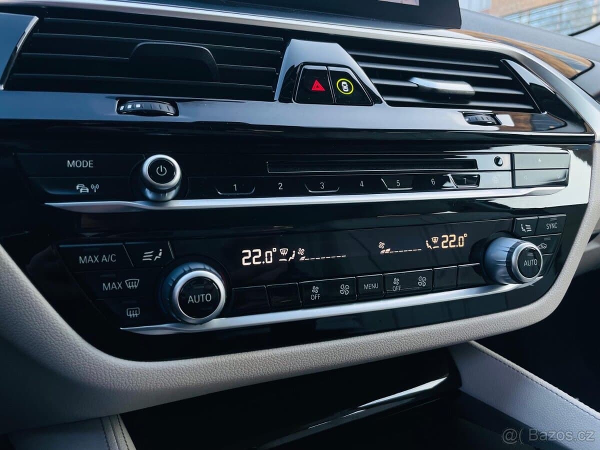 2019 BMW 5-SERIES - 18