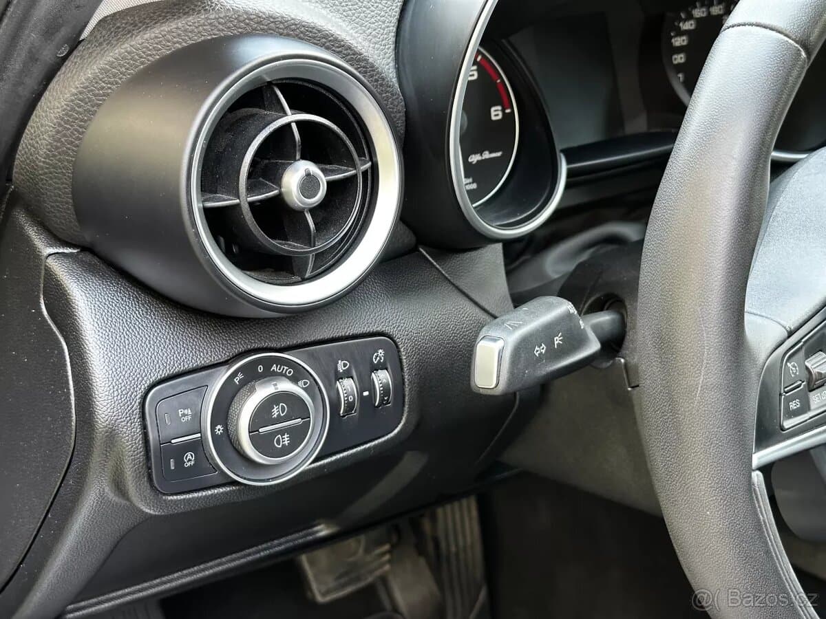 2018 Alfa Romeo GIULIA - 18