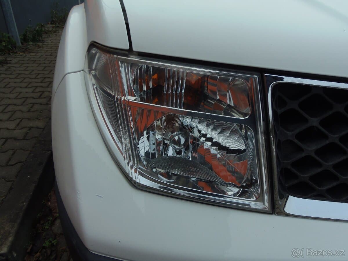 2009 Nissan NAVARA - 18