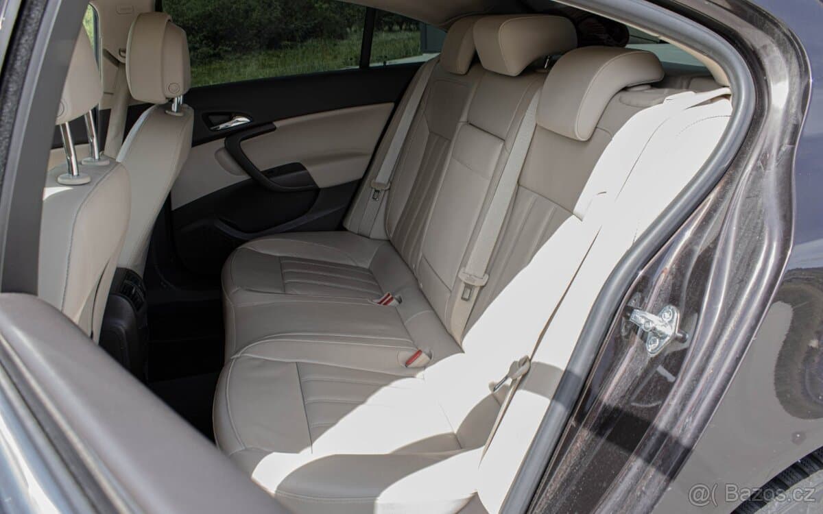 2011 Opel INSIGNIA - 18