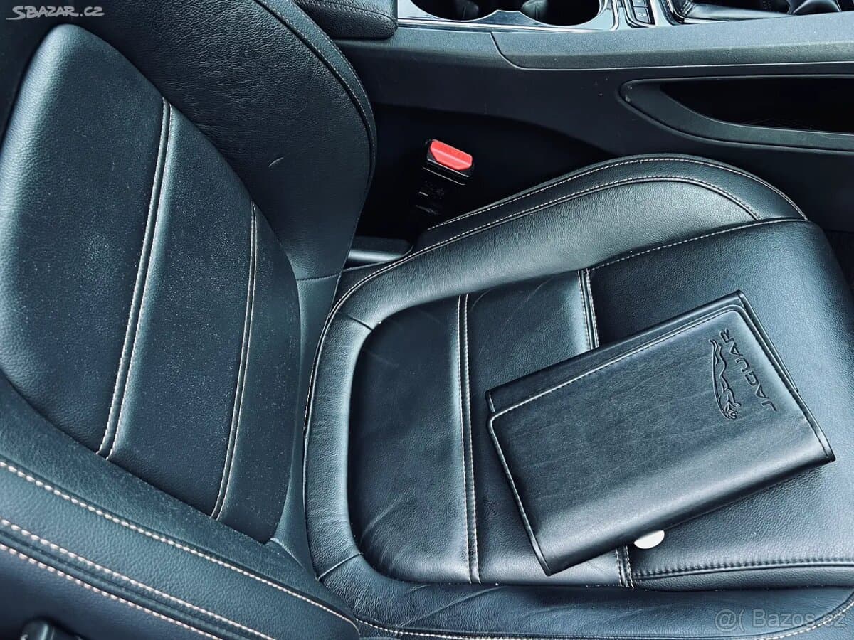 2019 Jaguar F-PACE - 18