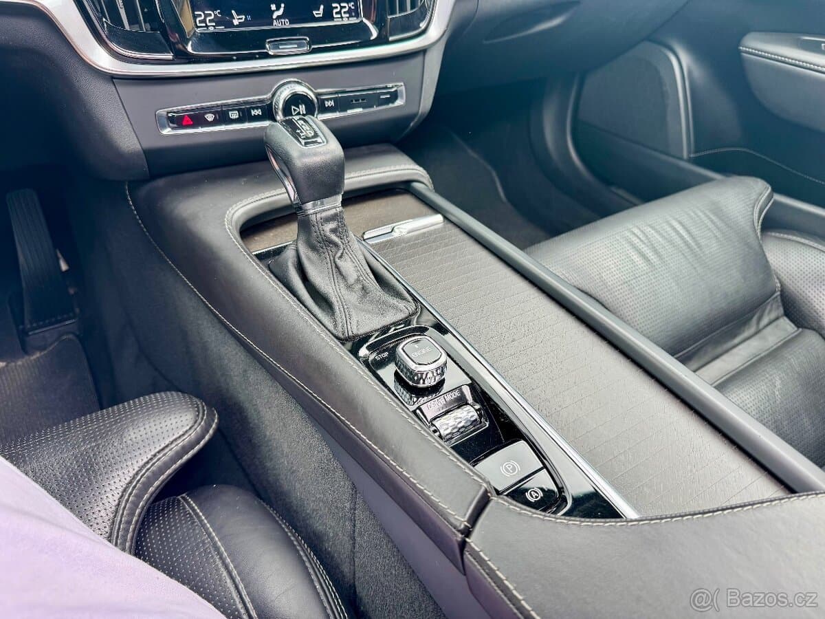 2017 Volvo V90 - 18