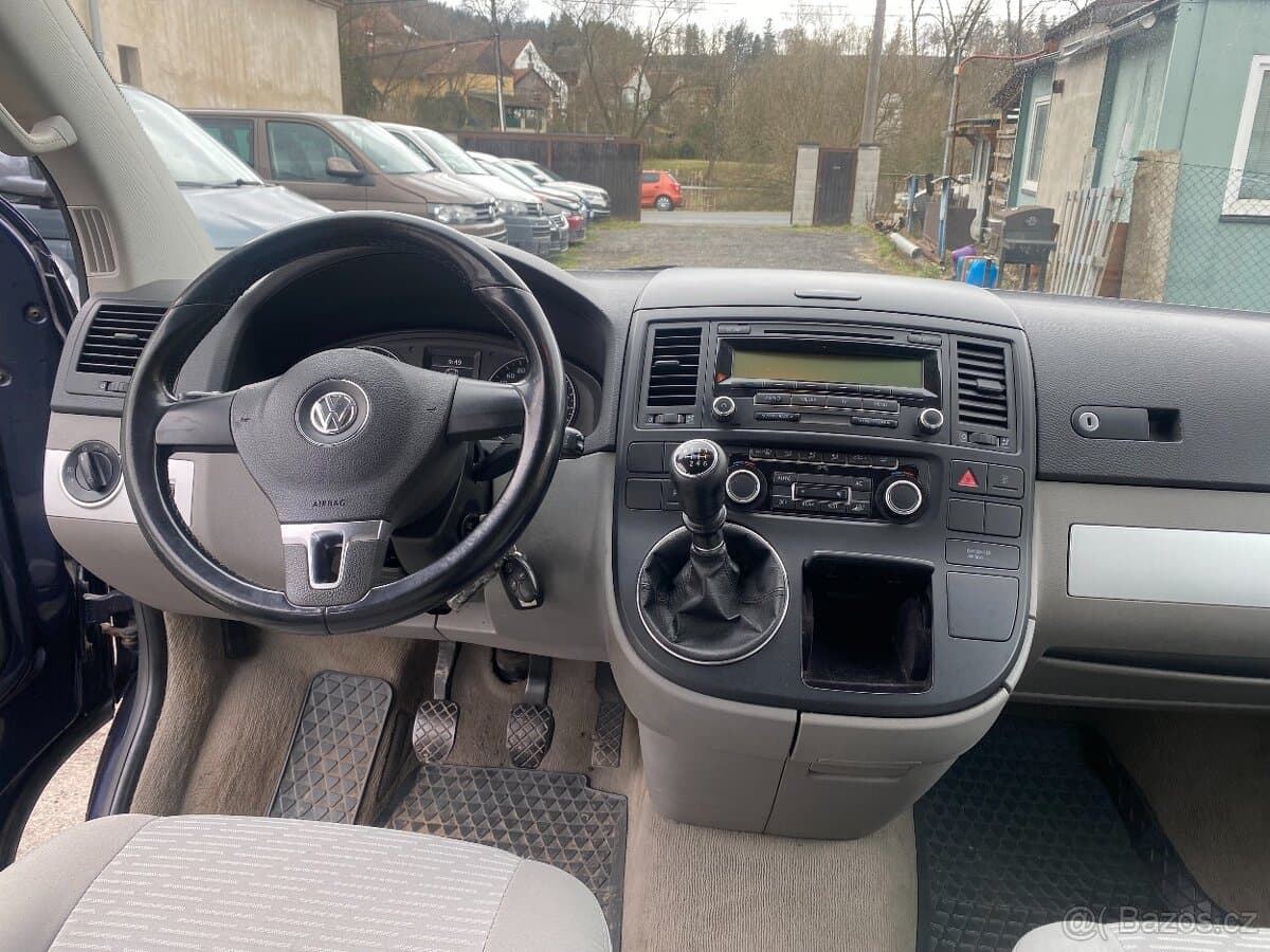 2010 Volkswagen MULTIVAN - 18