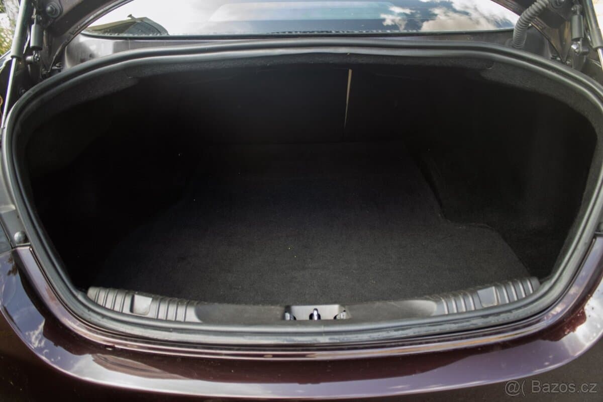 2012 Jaguar XF - 18
