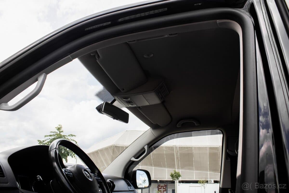 2015 Volkswagen MULTIVAN - 18