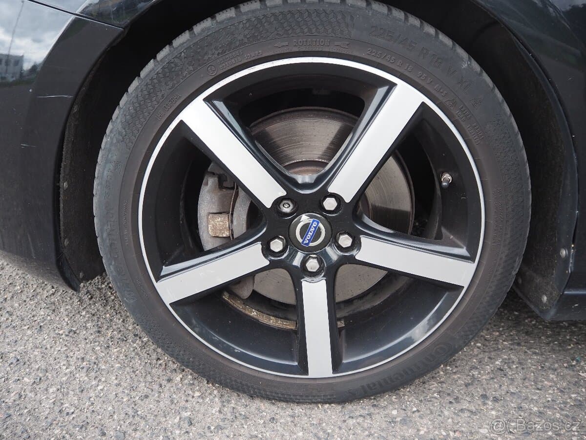 2015 Volvo V40 - 18
