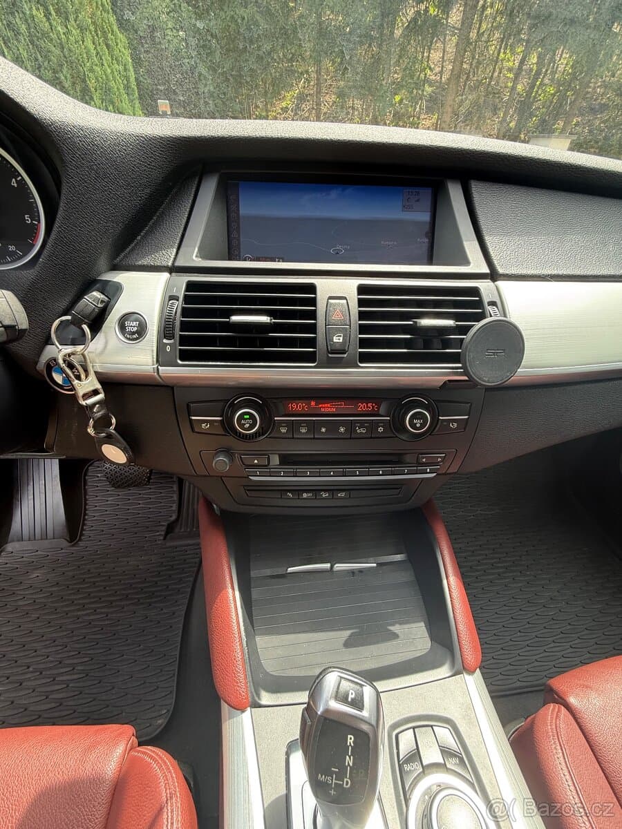 2010 BMW X6 - 18