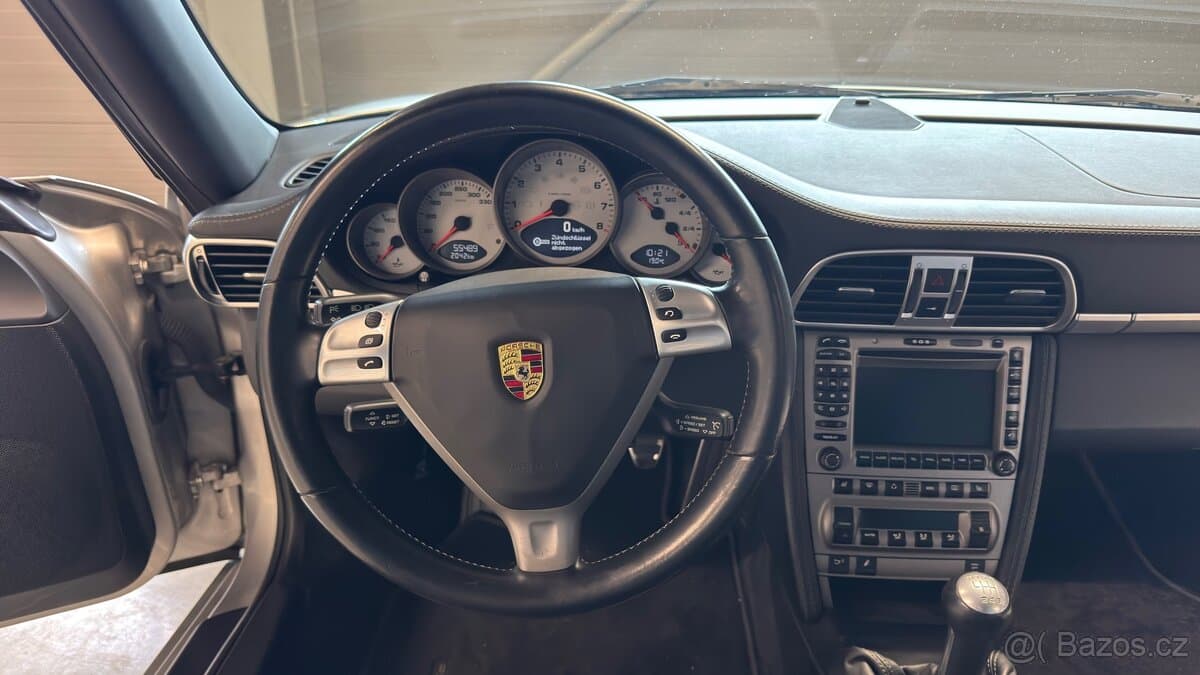2005 Porsche 911 - 18