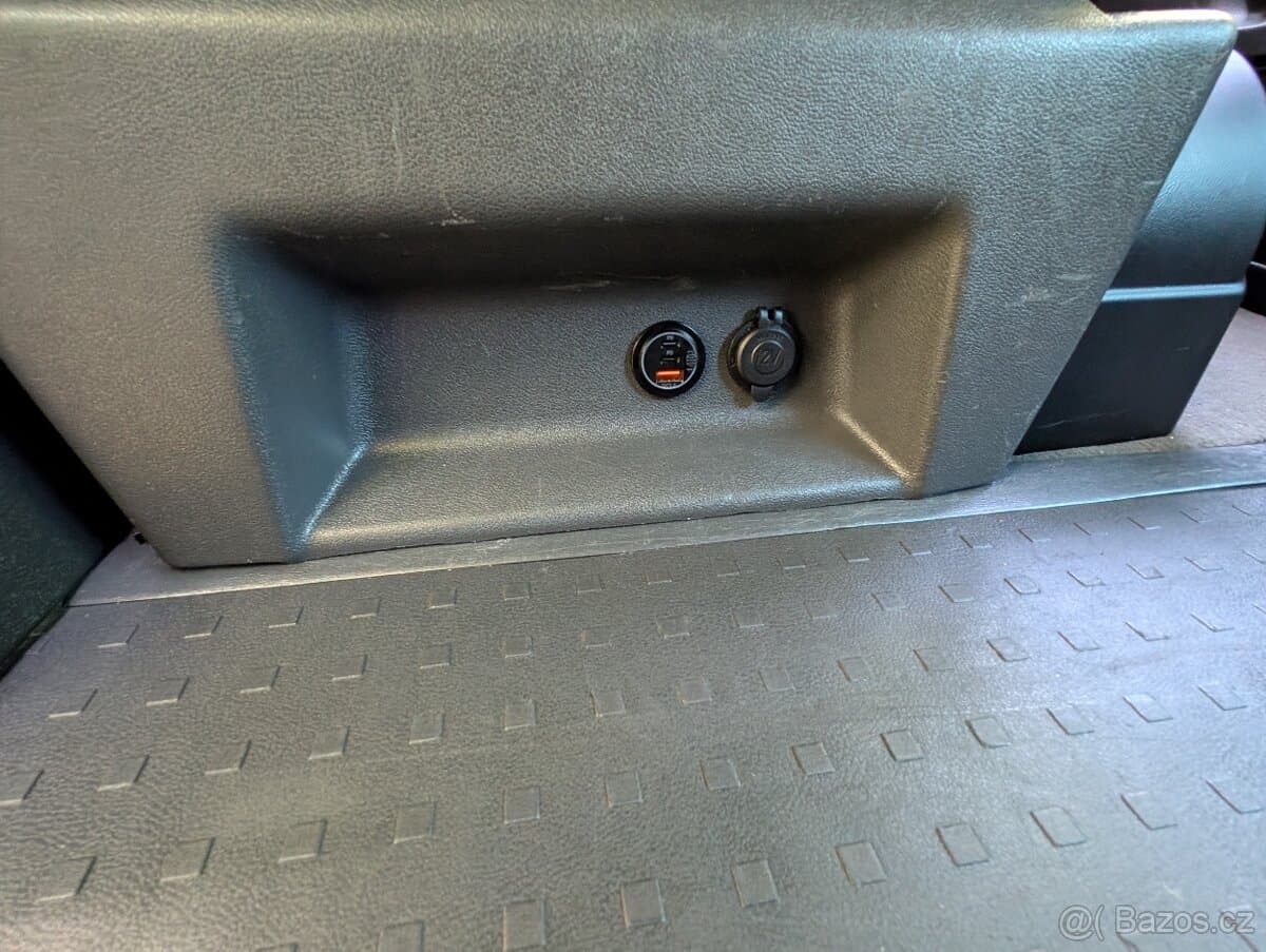 Volkswagen MULTIVAN - 18