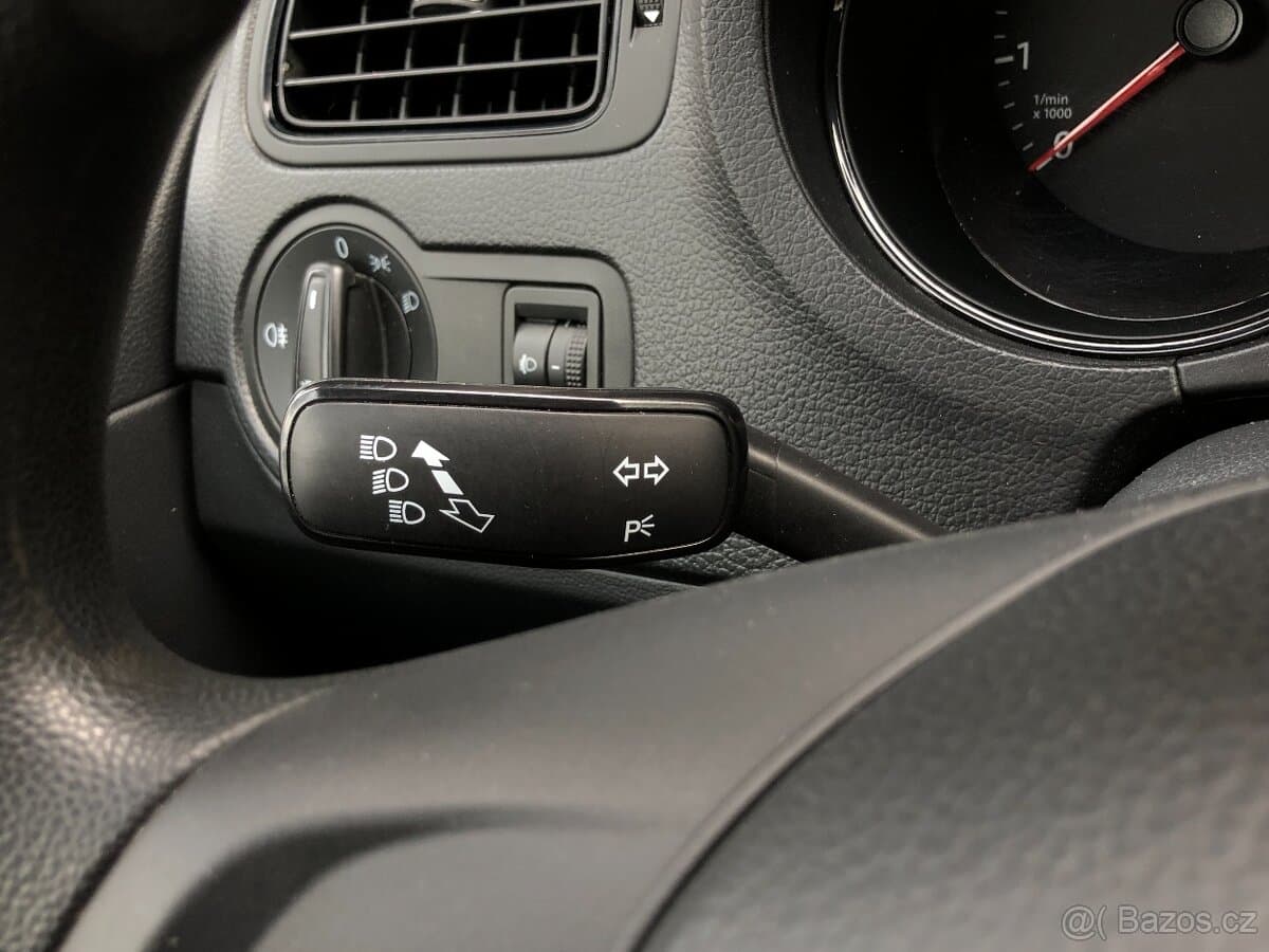 2017 Volkswagen POLO - 18