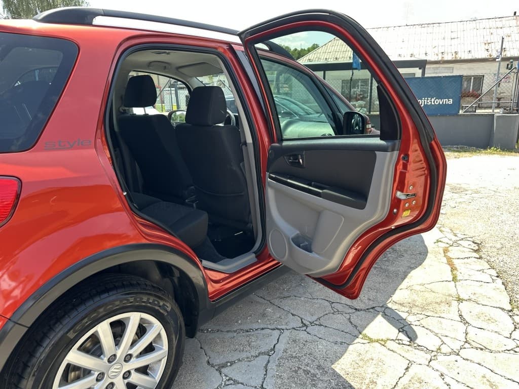 2011 Suzuki SX4 - 18