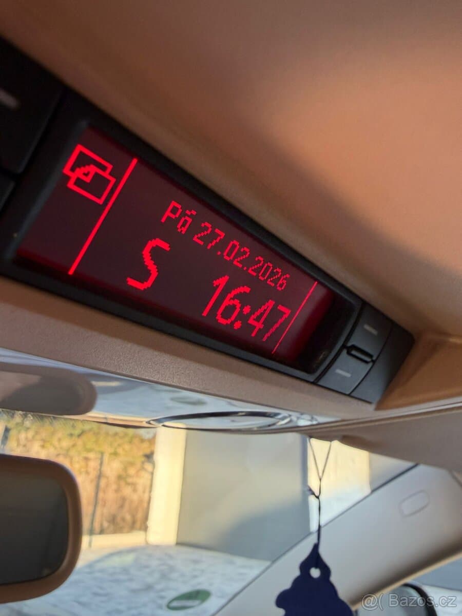 2010 Volkswagen TOUAREG - 18