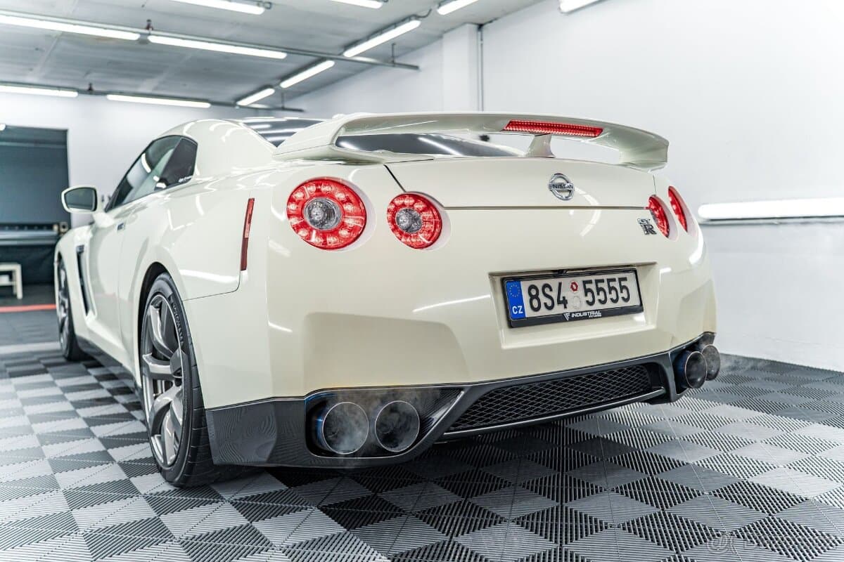 2008 Nissan GT-R - 18