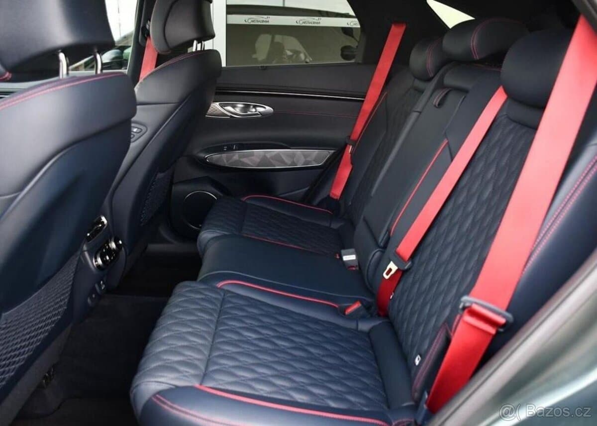 2022 Genesis GV70 - 18