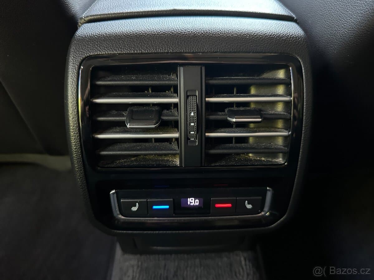 2016 Volkswagen PASSAT - 18