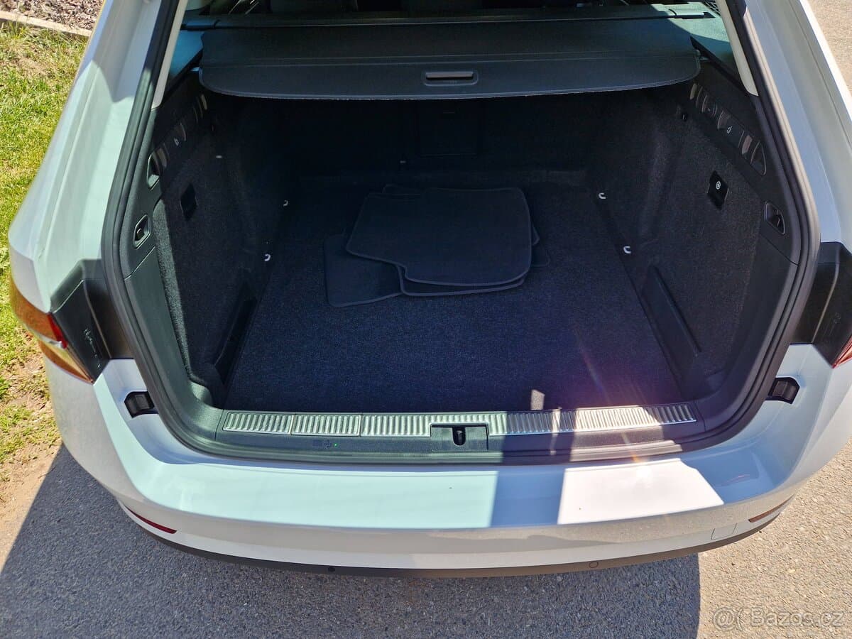 2023 Škoda SUPERB - 18