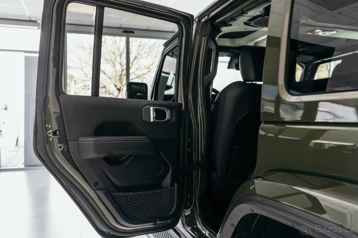 2022 Jeep WRANGLER - 18