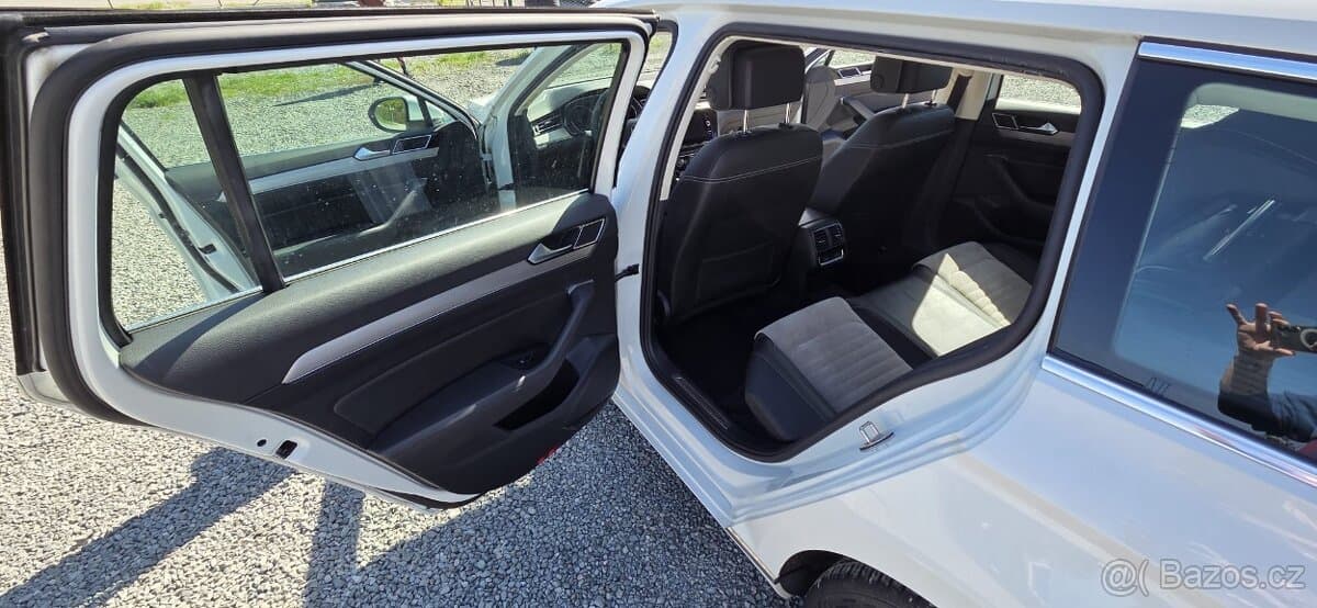 2019 Volkswagen PASSAT - 18