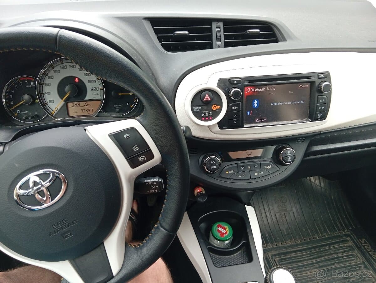 2013 Toyota YARIS - 18