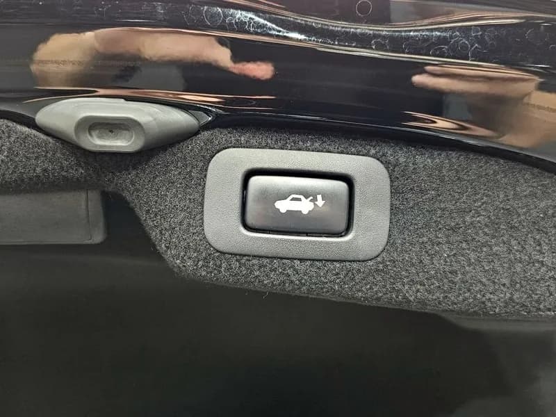2015 Lexus LS - 18