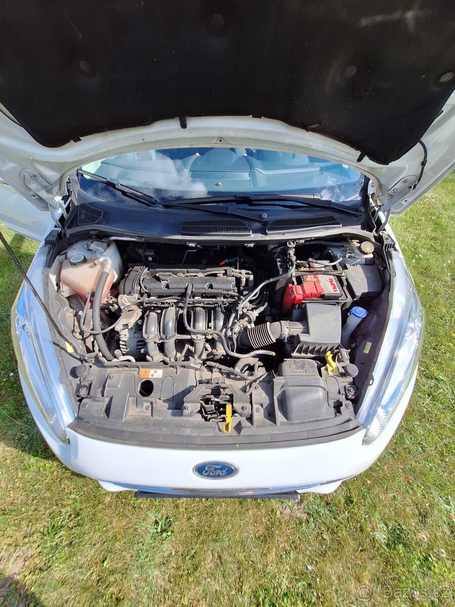 2013 Ford FIESTA - 18