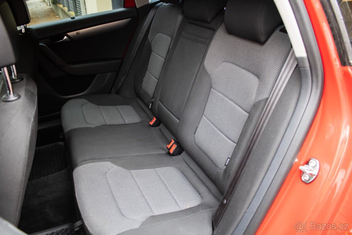 2011 Volkswagen PASSAT - 18