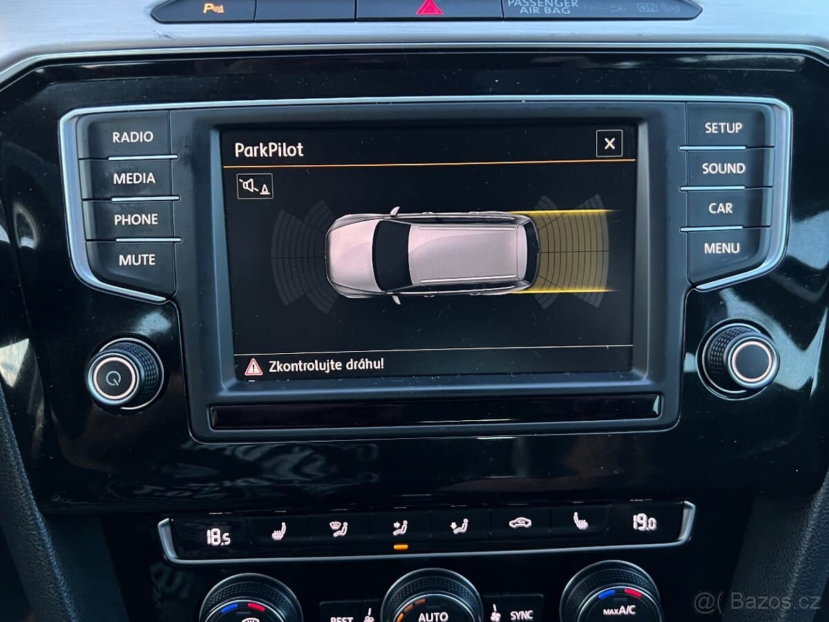 2015 Volkswagen PASSAT - 18