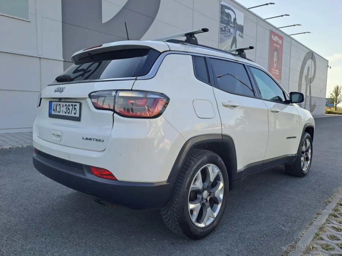 2019 Jeep COMPASS - 18