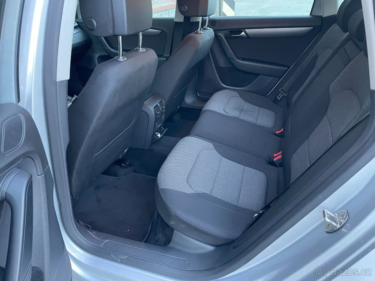 2011 Volkswagen PASSAT - 18