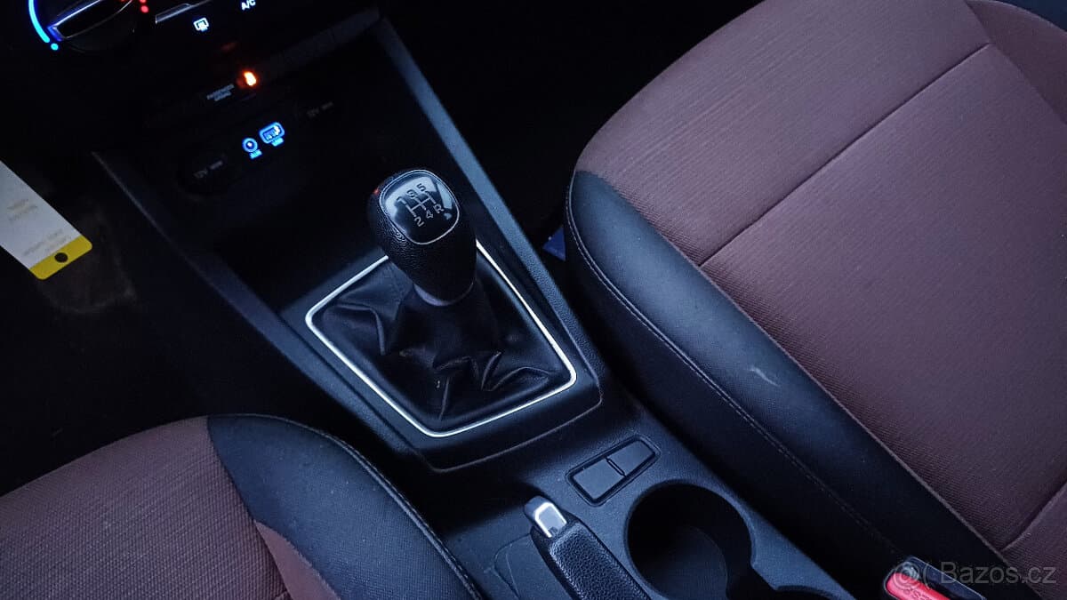 2015 Hyundai i20 - 18