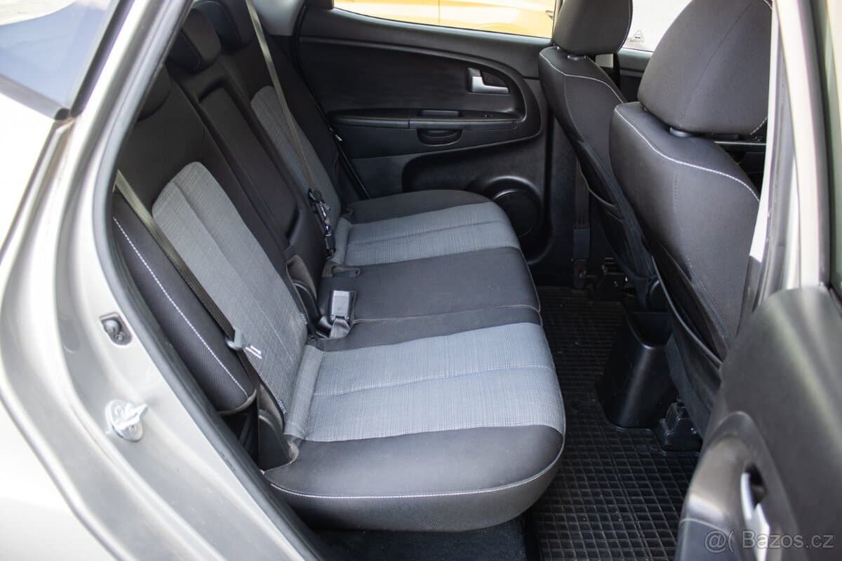 2015 Kia VENGA - 18