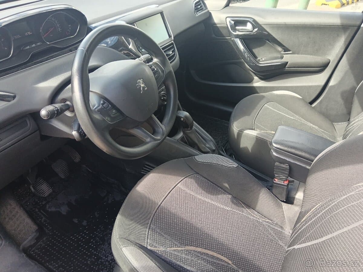 2013 Peugeot 208 - 18