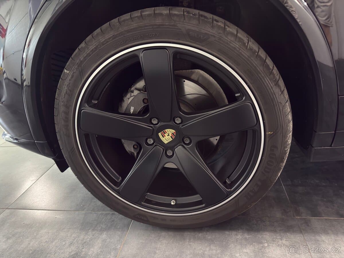 2016 Porsche CAYENNE - 18
