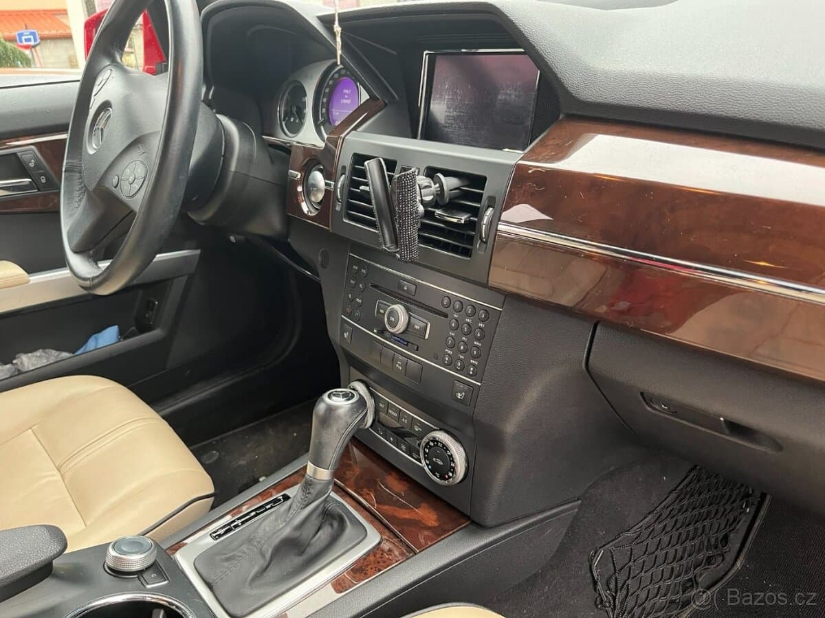 2010 Mercedes-Benz GLK - 18