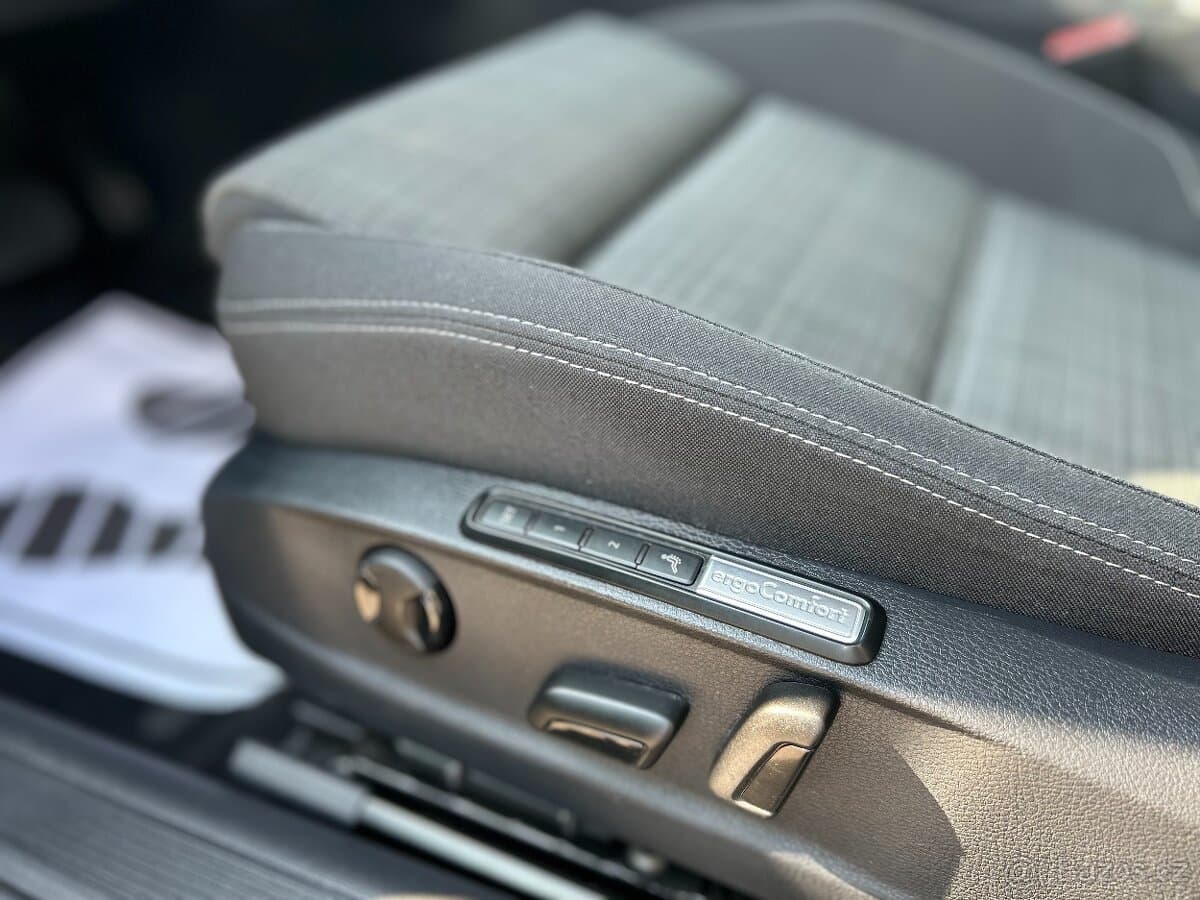 2019 Volkswagen PASSAT - 18