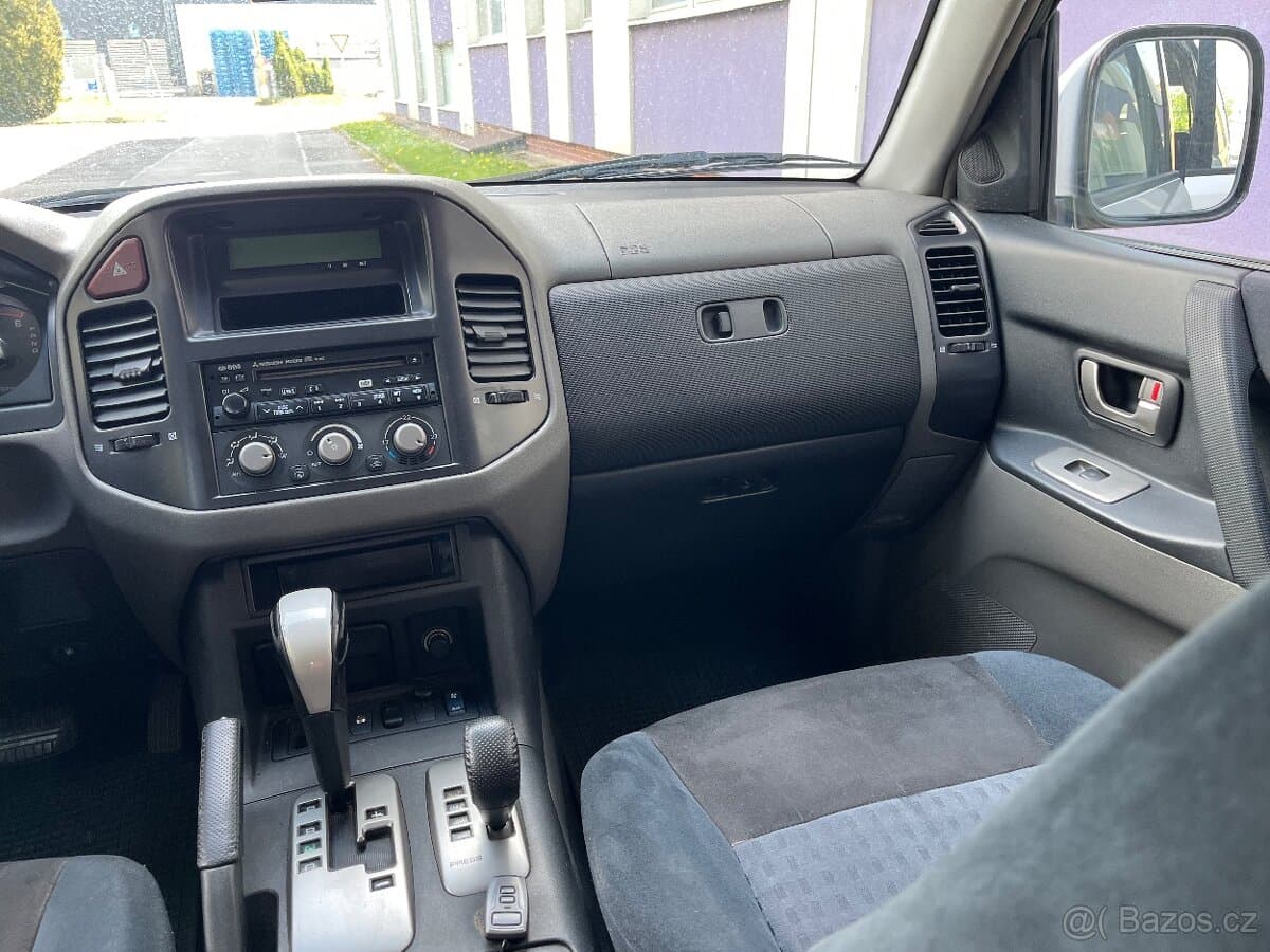 2005 Mitsubishi PAJERO - 18