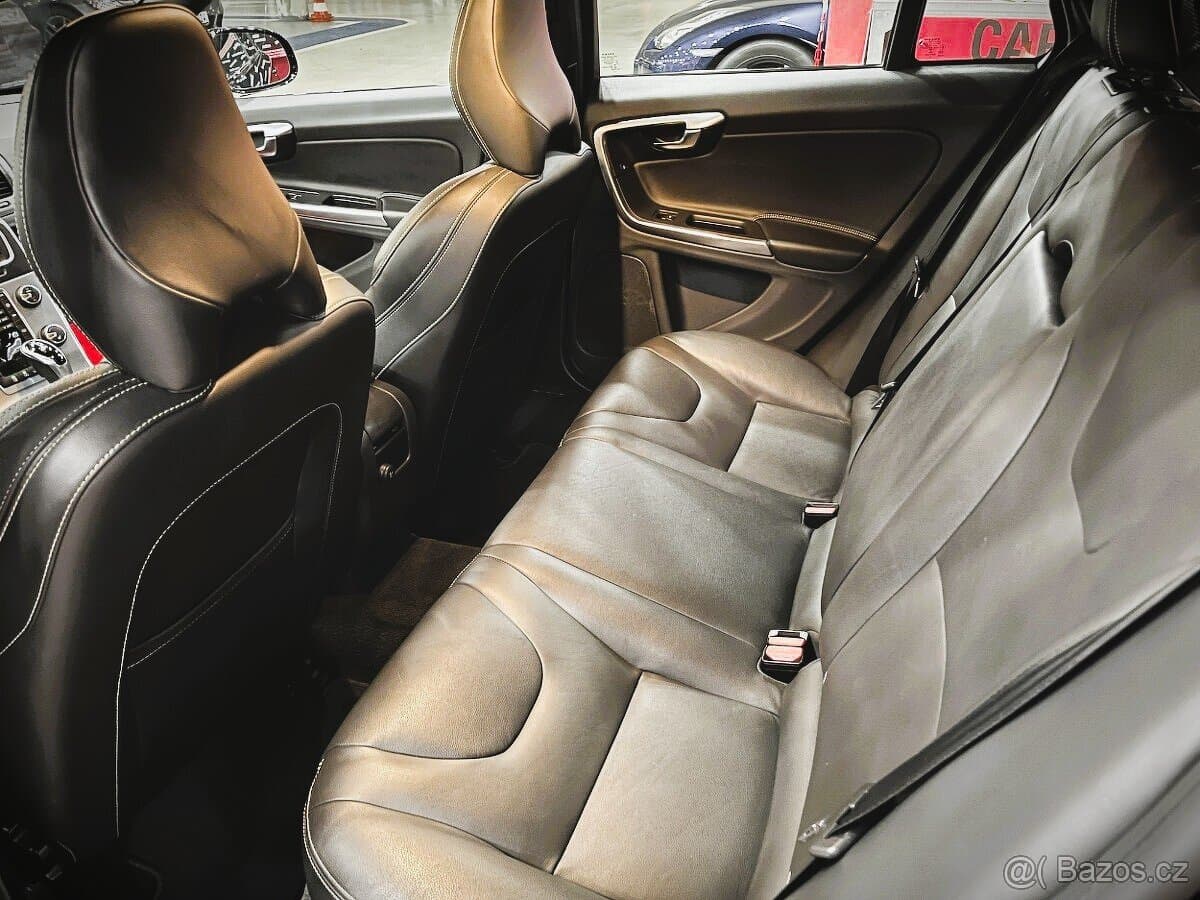 2018 Volvo V60 - 18