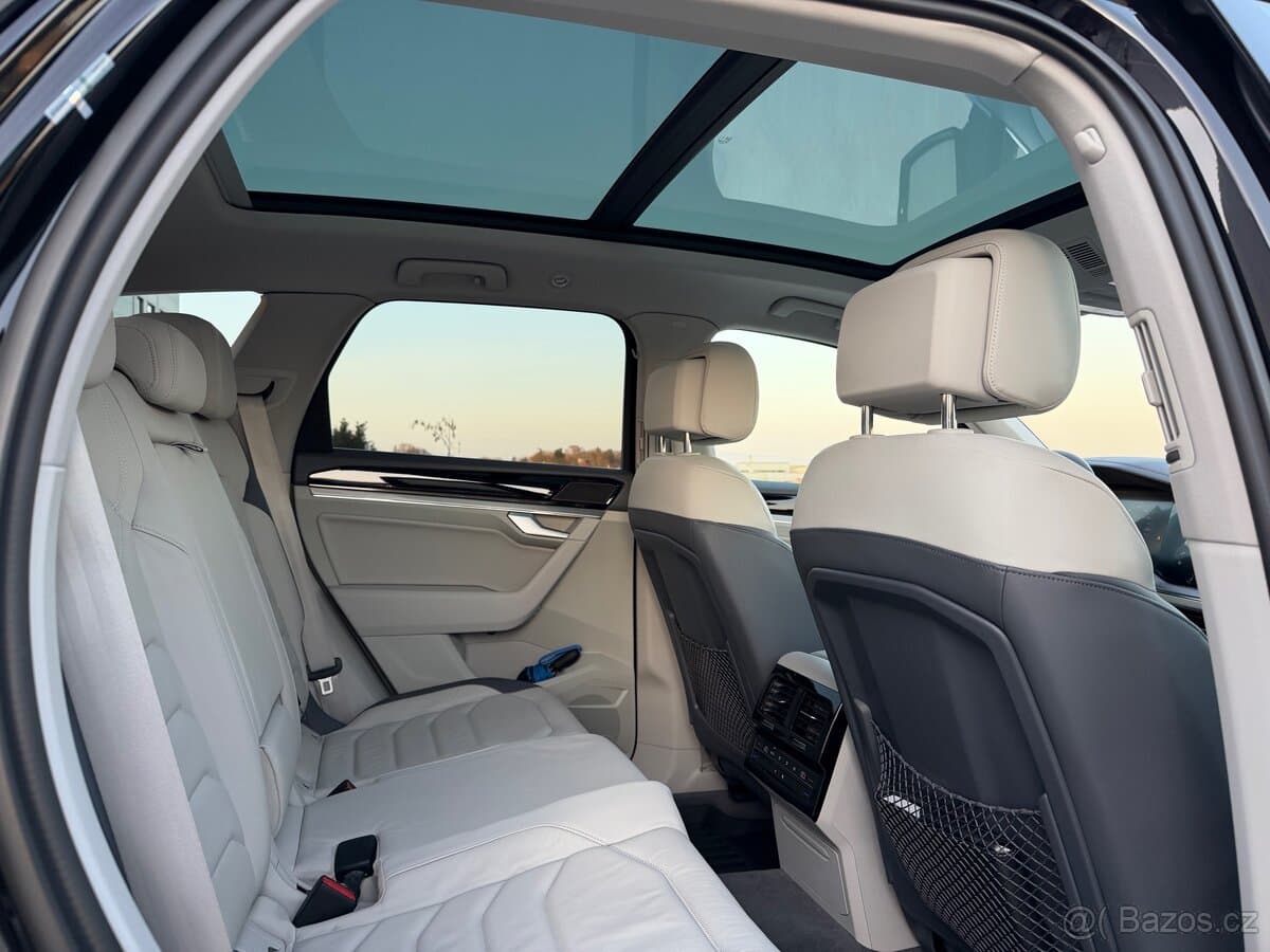 2018 Volkswagen TOUAREG - 18
